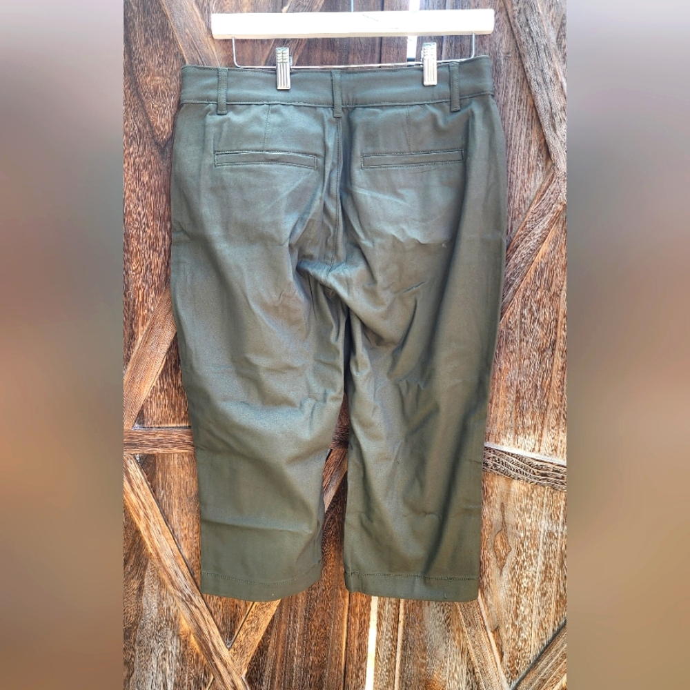 St. John's BAY Nwt Ladies Mid-Rise Capris - Picture 4 of 4
